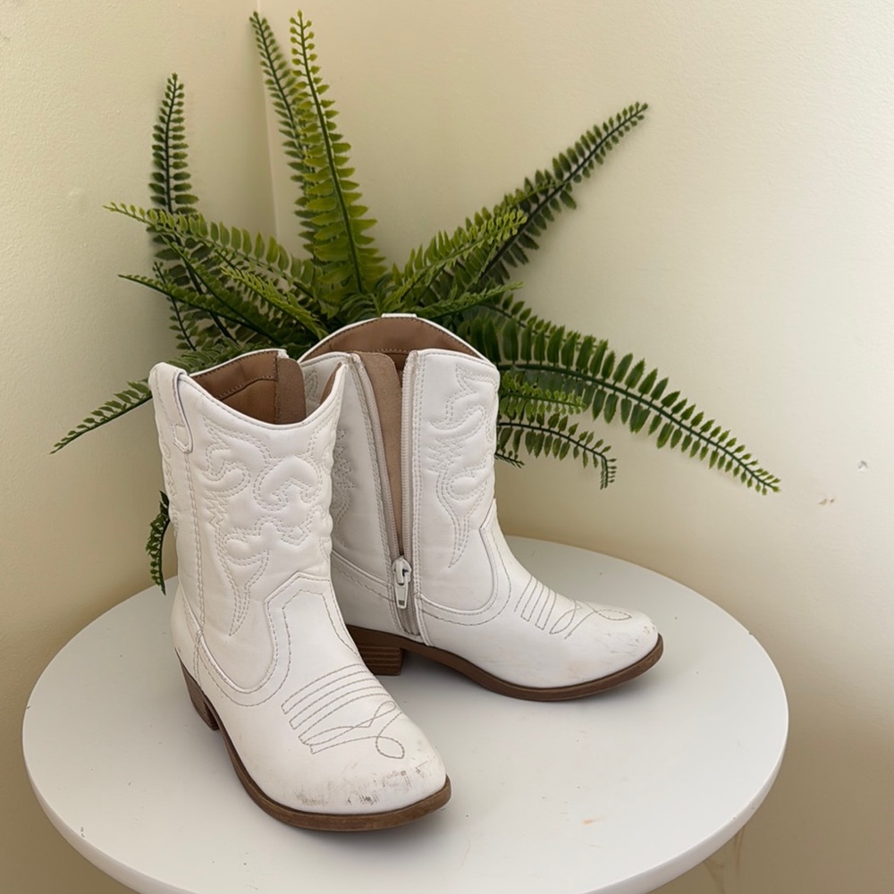 Girls size 12 White Western Ankle Boots